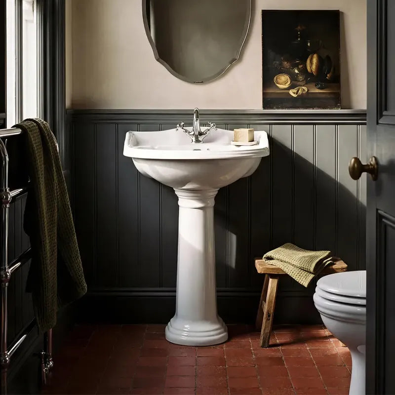 White Basin and Pedestal Hartwell