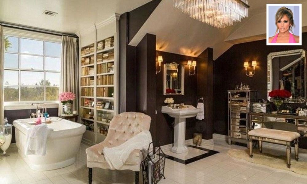 Jennifer-Lopez's-Bathroom