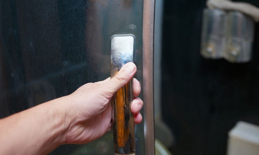 How-To-Clean-Shower-Door-With-Protective-Coating