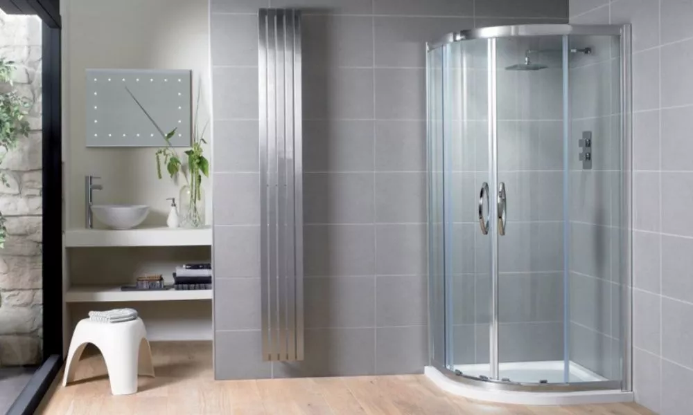 Ensuite-Bathroom-With-Quadrant-Corner-Shower-Enclosure