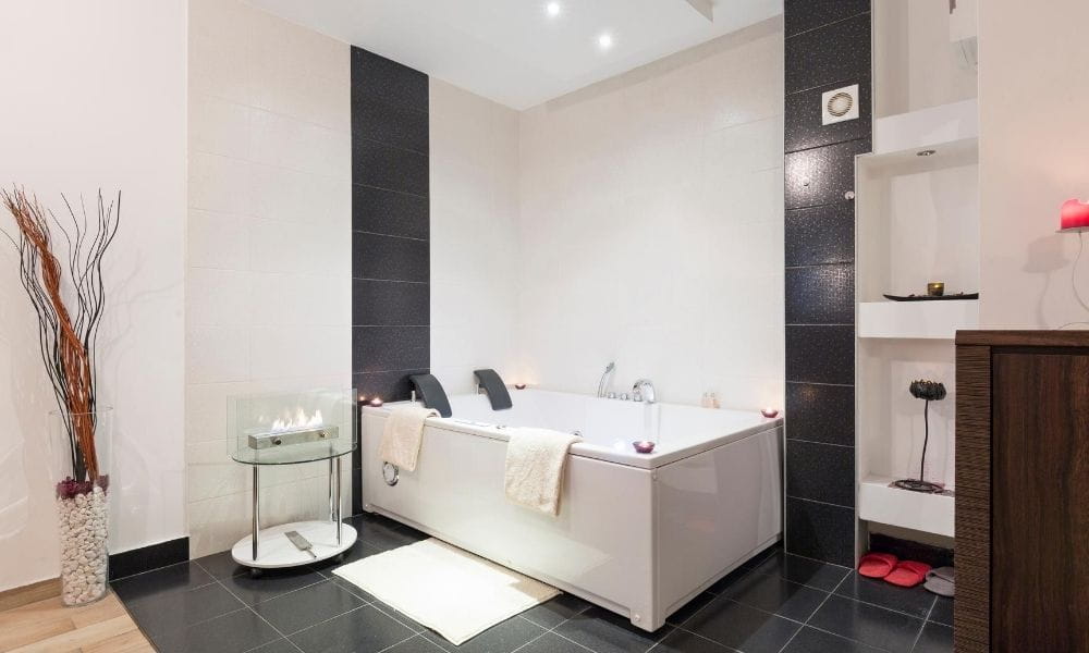 White-Freestanding-Whirlpool-Bath-Placed-In-A-Stylish-Bathroom