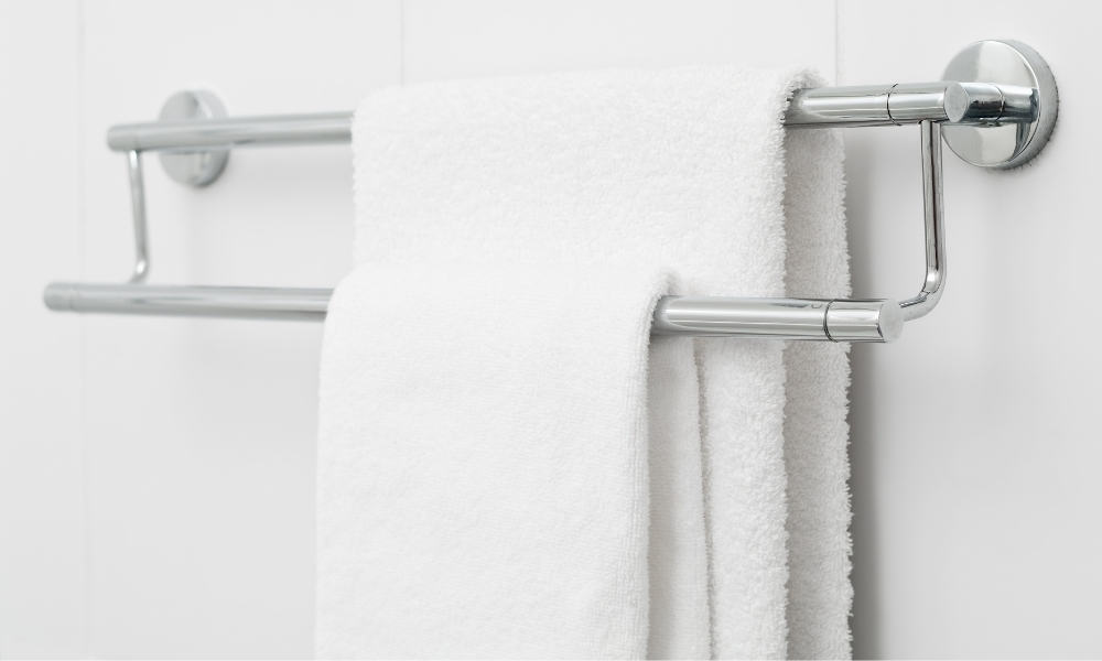 Hang Bath Towels to Dry To Avoid Excessive Water Use in Washing Hang Bath Towels to Dry To Avoid Excessive Water Use in Washing
