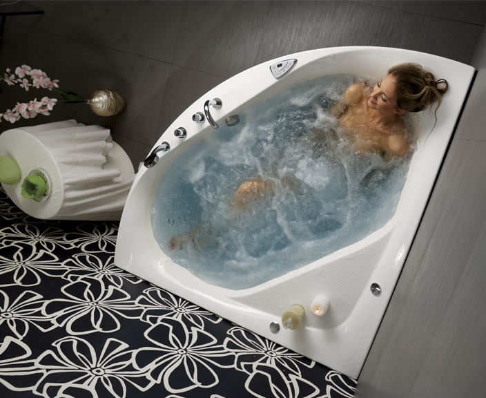 Jacuzzi Baths & Whirlpool Baths from £454 | Bathroom City