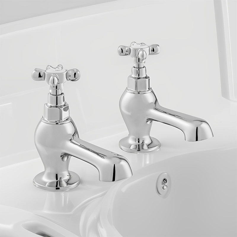 Axbridge Traditional Bath Pillar Taps Crosshead
