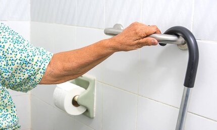 11 Easy Bathroom Safety Tips to Keep Seniors Safe 