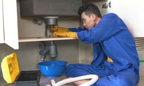 Unblock-a-Bathroom-Sink-Using-the-U-Bend