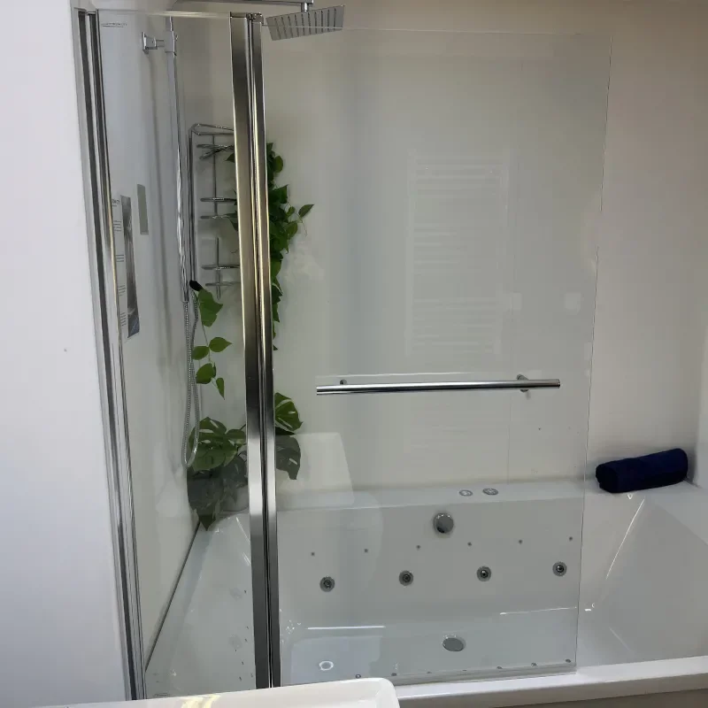 Square Bath Screen with Fixed Panel