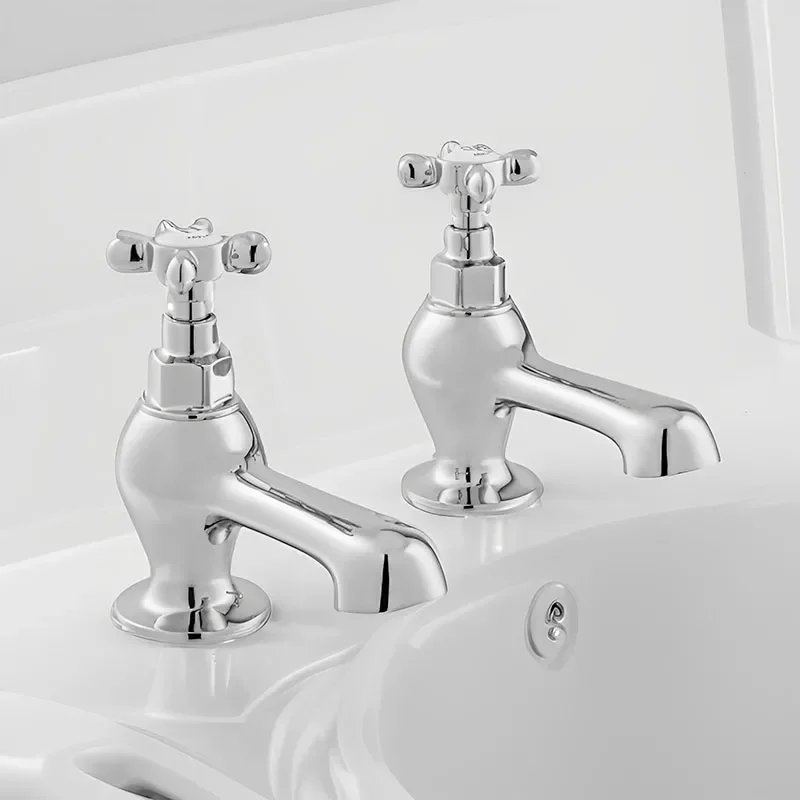 Axbridge Traditional Bath Pillar Taps Crosshead