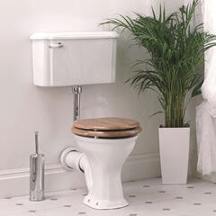 Drift Low Level Cistern White with Pan and Seat Chrome