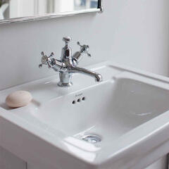 Claremont Basin Mixer with high central indice with click clack waste