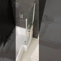 Quantum Bath Screen With Towel Rail Silver for Ellegant Bathroom