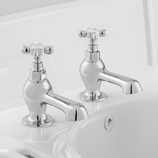 Axbridge Traditional Bath Pillar Taps Crosshead