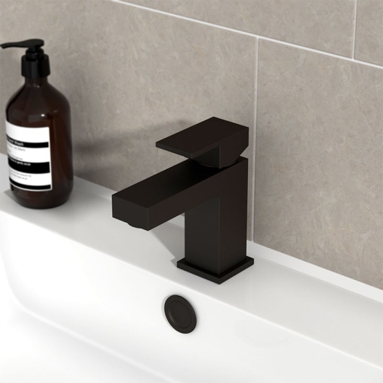 Glade Small Black Tap with Waste